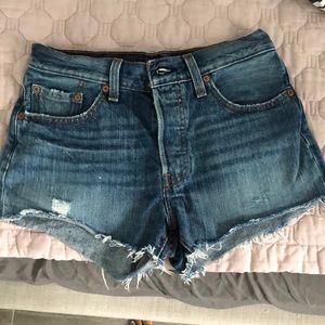 Levi’s 501 shorts 24w